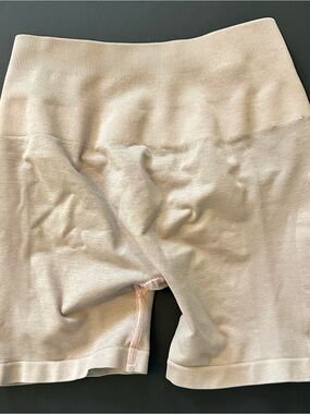 Alphalete Seamless High-Waist Shaping Shorts in Light Pink